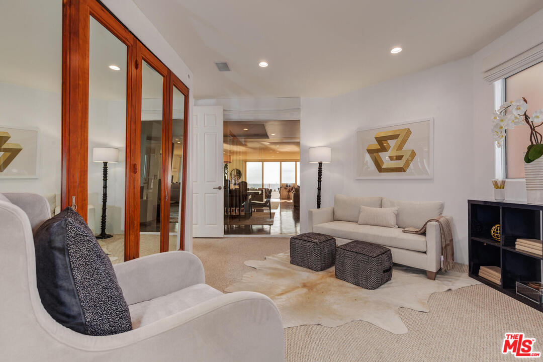 3711 Ocean Front Walk, Unit 2 Marina del Rey, CA 90292 - Photo 7 of 35 Gallery Image 7