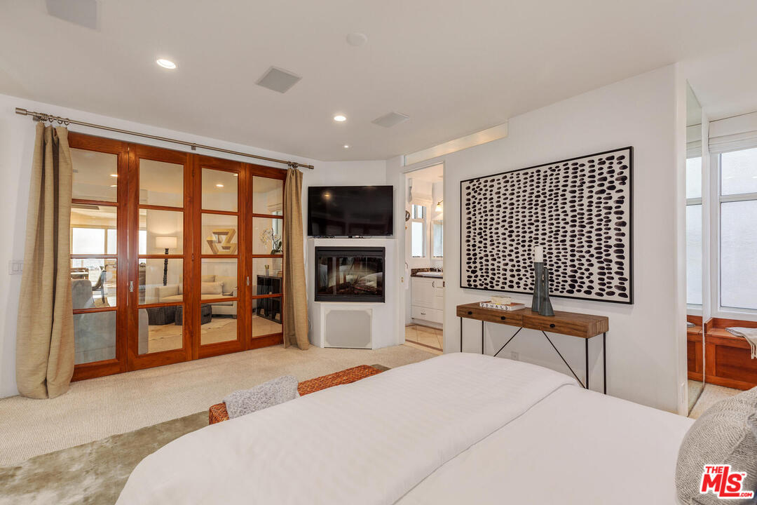 3711 Ocean Front Walk, Unit 2 Marina del Rey, CA 90292 - Photo 8 of 35 Gallery Image 8