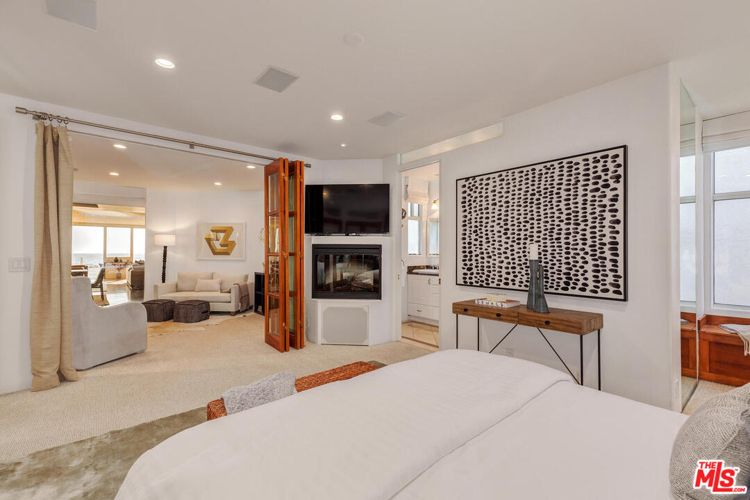 3711 Ocean Front Walk, Unit 2 Marina del Rey, CA 90292 - Photo 9 of 35 Gallery Image 9