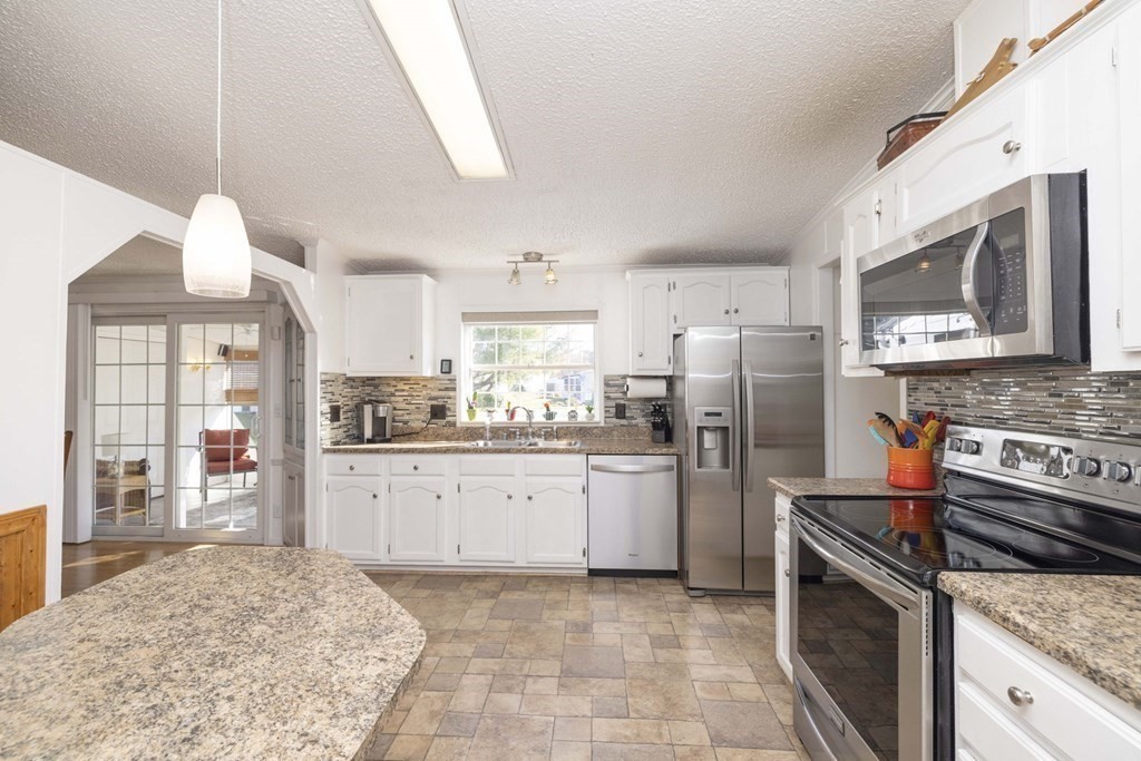 4 Amber Way Raynham, MA 02767 - Photo 11 of 41 Gallery Image 11