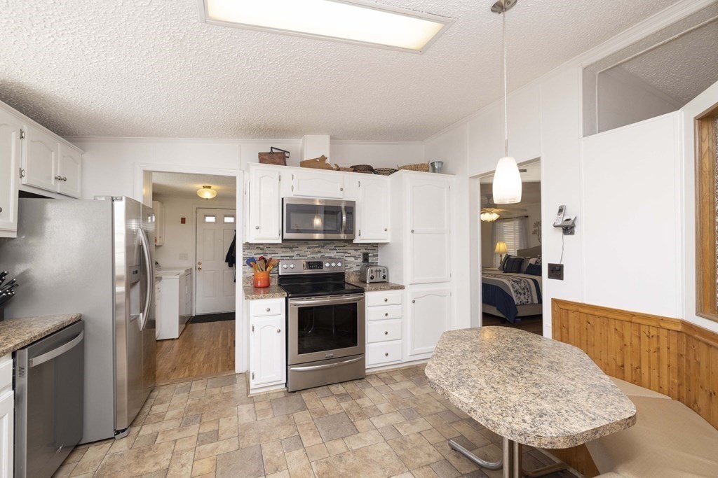 4 Amber Way Raynham, MA 02767 - Photo 8 of 41 Gallery Image 8