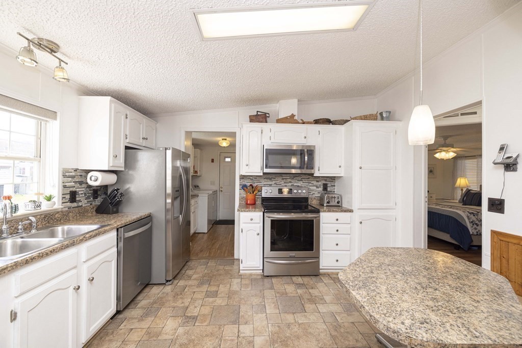 4 Amber Way Raynham, MA 02767 - Photo 9 of 41 Gallery Image 9