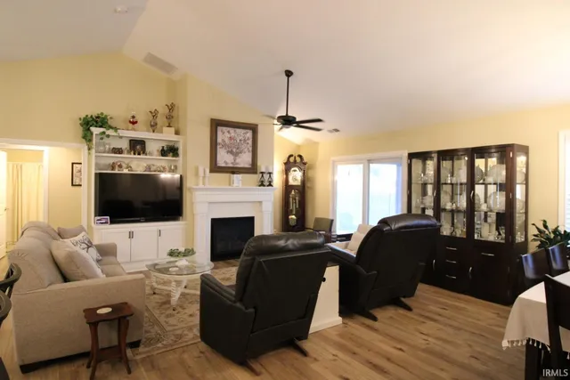 $359,500 | 2518 West Susan Drive, Princeton, IN 47670