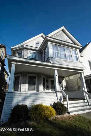 $1,700 | 603 1st Street, Unit 1, Watervliet, NY 12189