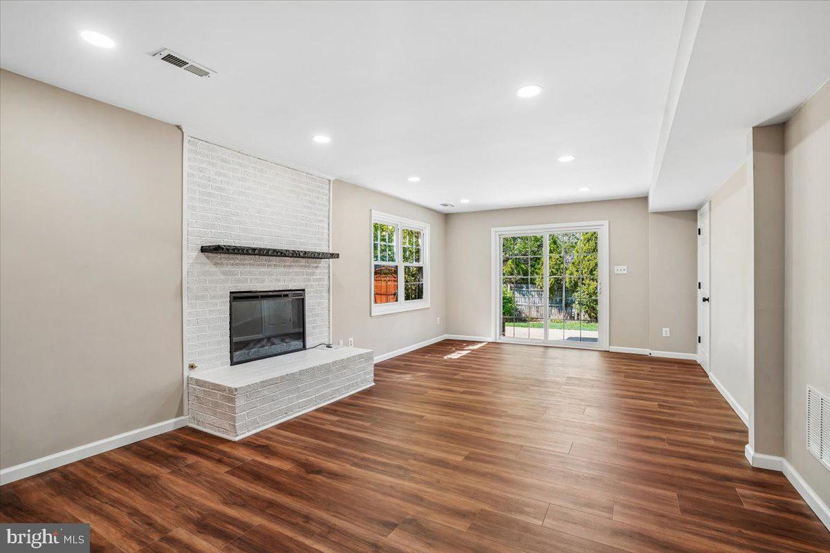 6904 Chelsea Road McLean, VA 22101 - Photo 10 of 15 Bright and airy living space awaits.