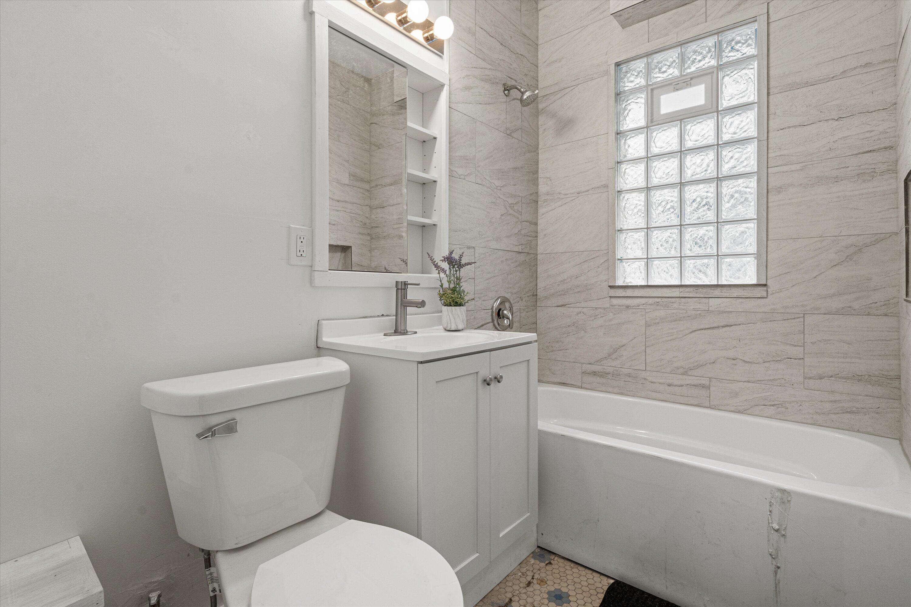 2761 North 39th Street, Unit 2763 Milwaukee, WI 53210 - Photo 18 of 49 bath upper