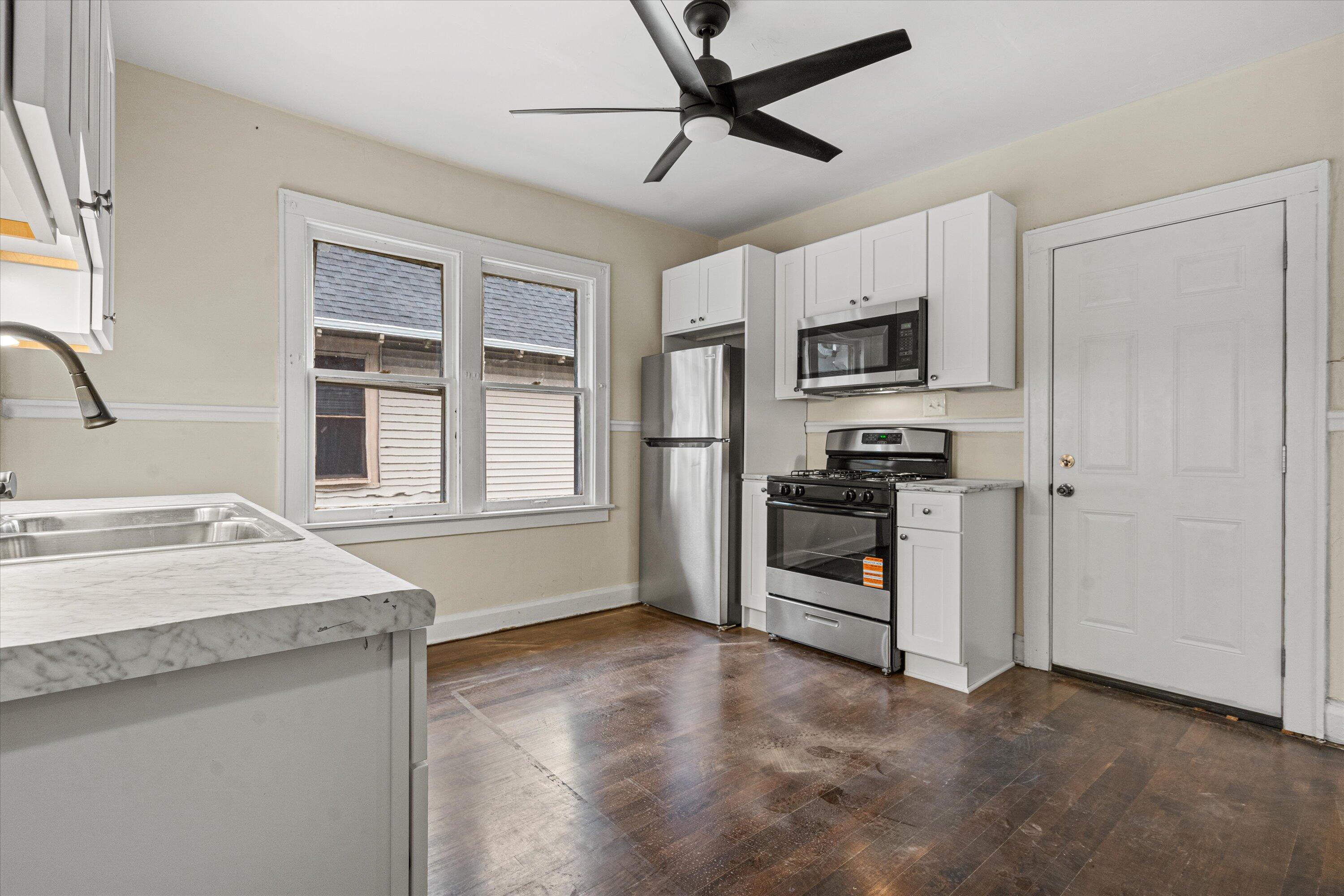 2761 North 39th Street, Unit 2763 Milwaukee, WI 53210 - Photo 20 of 49 kitchen upper