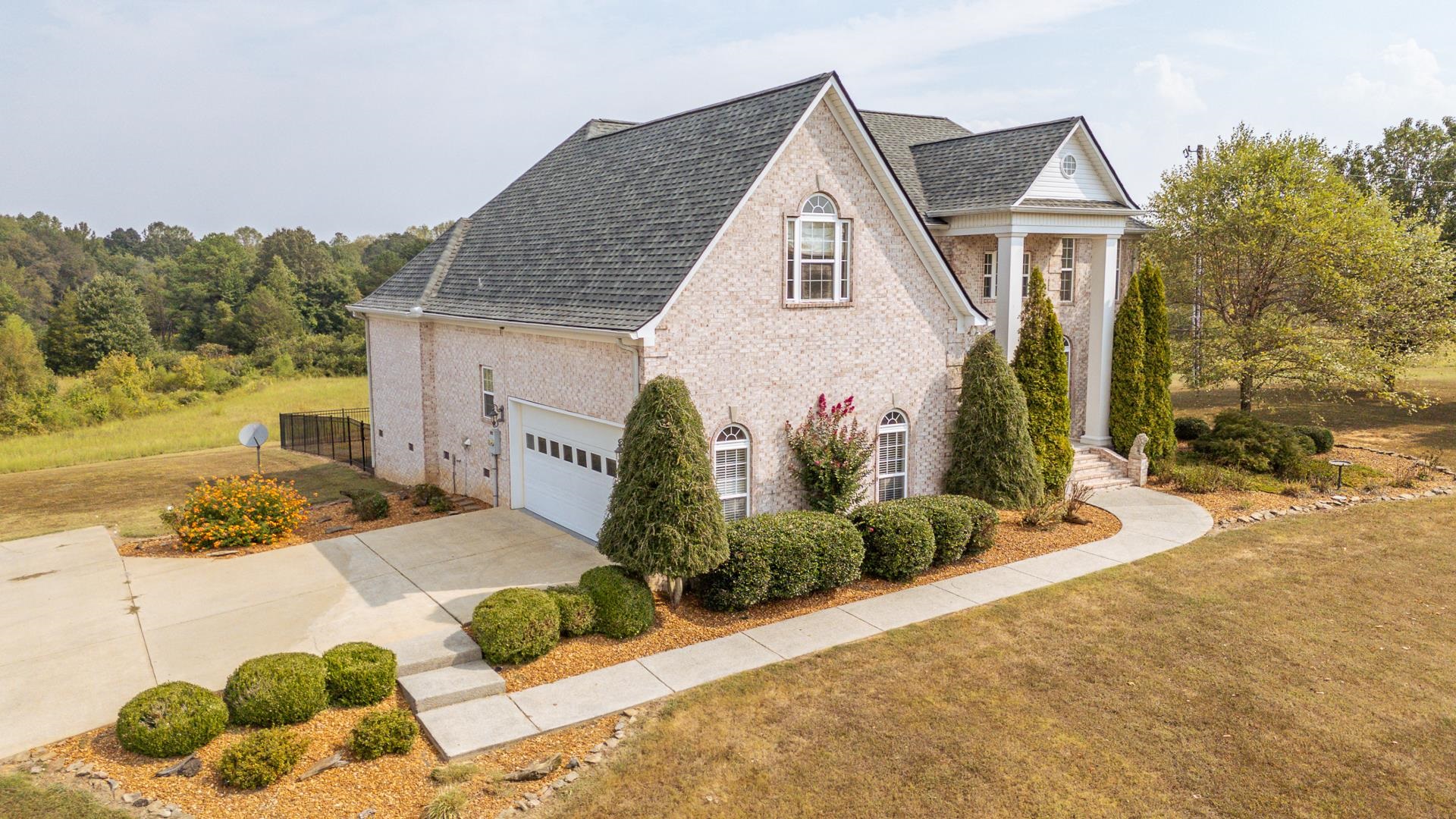 5166 Middlefork Road Luray, TN 38352 - Photo 2 of 40 a front view of a house with a yard