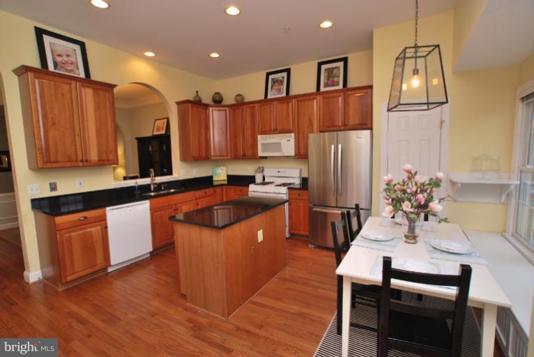 334 Hart Road Gaithersburg, MD 20878 - Photo 15 of 25 Kitchen