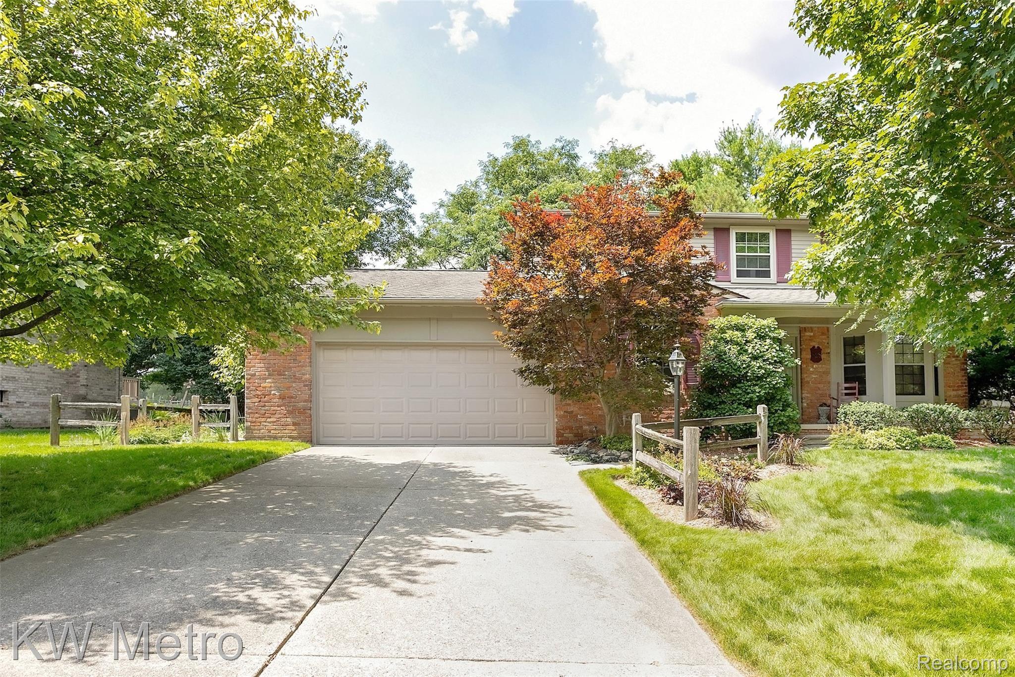 828 Ten Point Drive Rochester, MI 48309 - Photo 52 of 56 Ten Point_ext-2.jpg