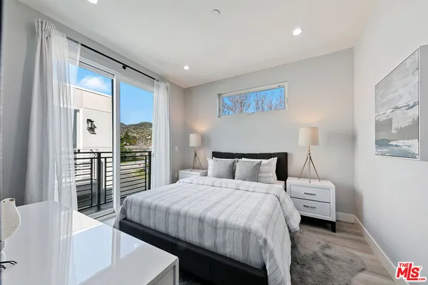 $3,795 | 15106 Roxford Street, Unit 13621, Los Angeles, CA 91342