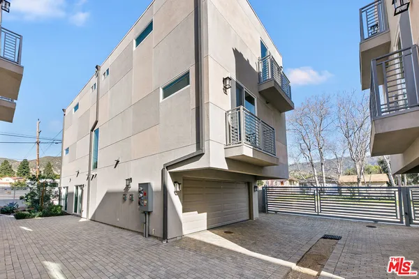 $3,795 | 15106 Roxford Street, Unit 13621, Los Angeles, CA 91342