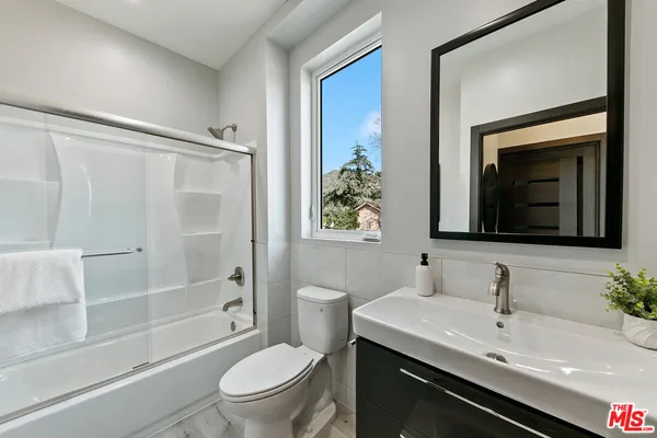 $3,795 | 15106 Roxford Street, Unit 13621, Los Angeles, CA 91342