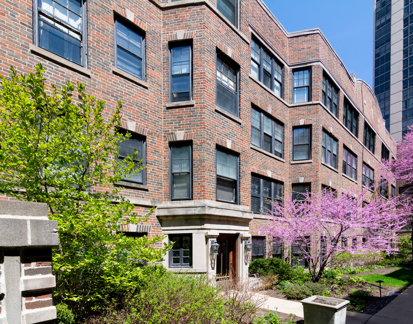 2319 North Commonwealth Avenue, Unit 2E Chicago, IL 60614 - Photo 1 of 25 a building view with a garden space