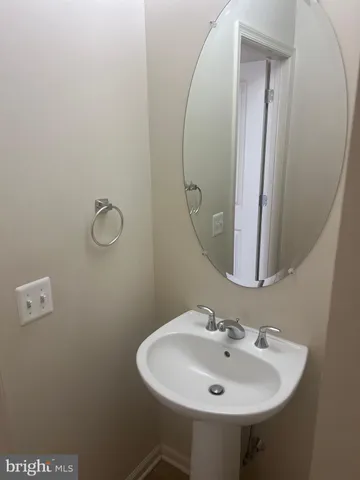 $2,600 | 43031 Foxtrail Woods Terrace, Unit 107, Ashburn, VA 20148