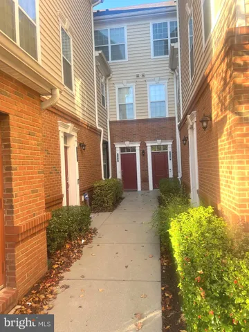 $2,600 | 43031 Foxtrail Woods Terrace, Unit 107, Ashburn, VA 20148