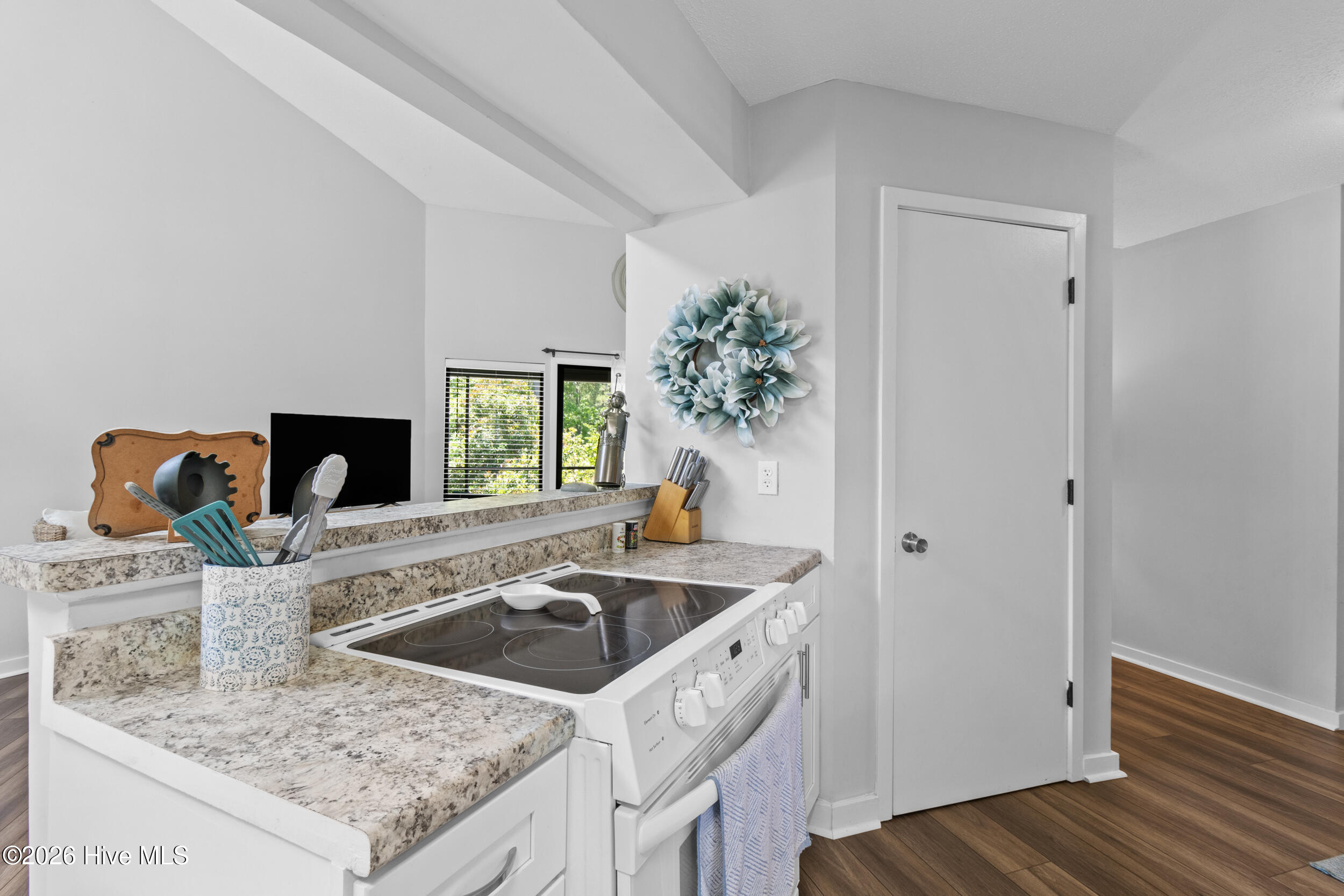 718 Azalea Drive, Unit 458 Hampstead, NC 28443 - Photo 7 of 38 8_kitchen