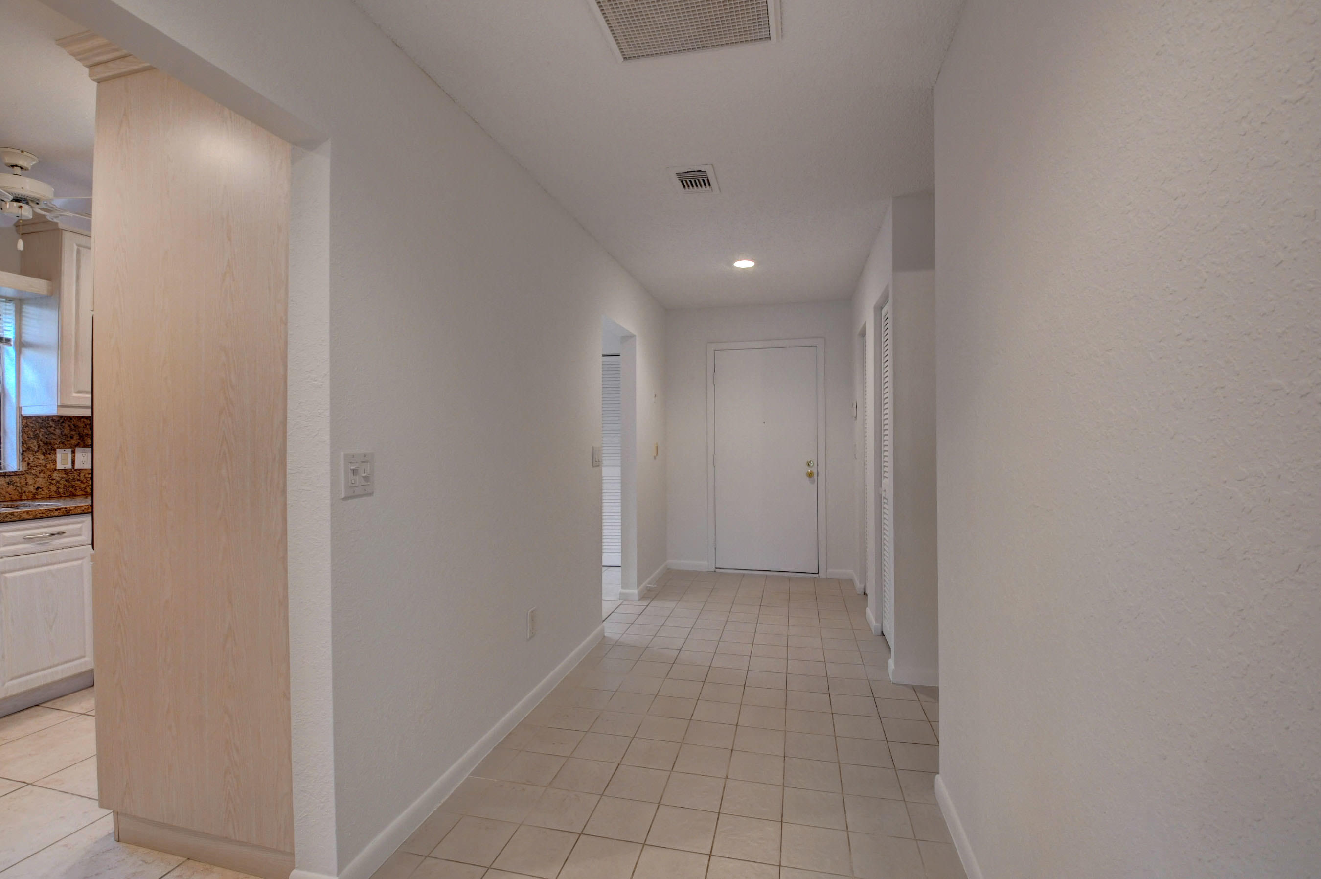 21897 Arriba Real, Unit 16B Boca Raton, FL 33433 - Photo 8 of 44 Entry hall