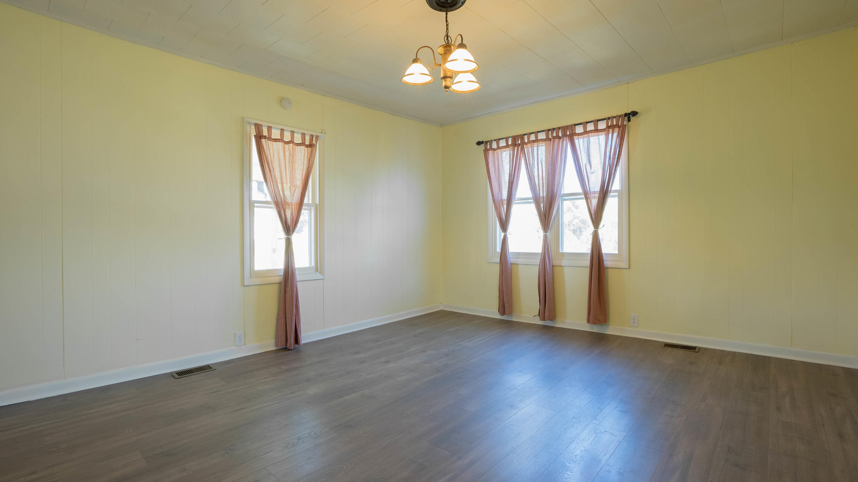 3720 Old State Rte 34 Limestone, TN 37681 - Photo 2 of 16 Living Room