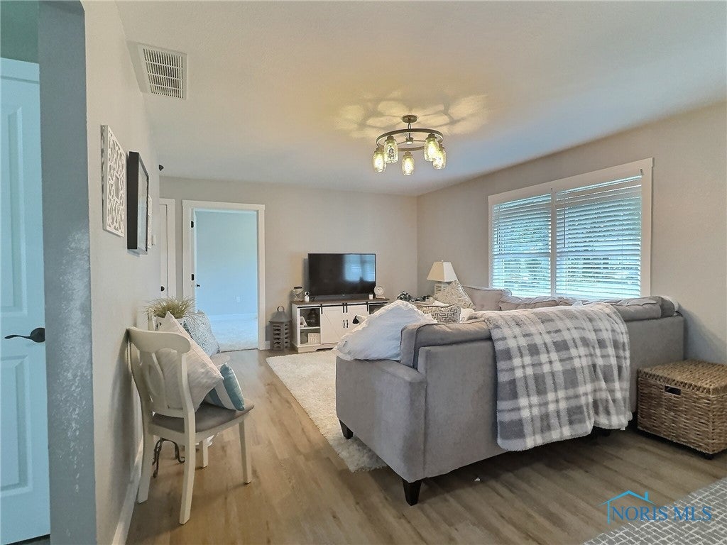 429 Waybridge Road Toledo, OH 43612 - Photo 4 of 24 Gallery Image 4
