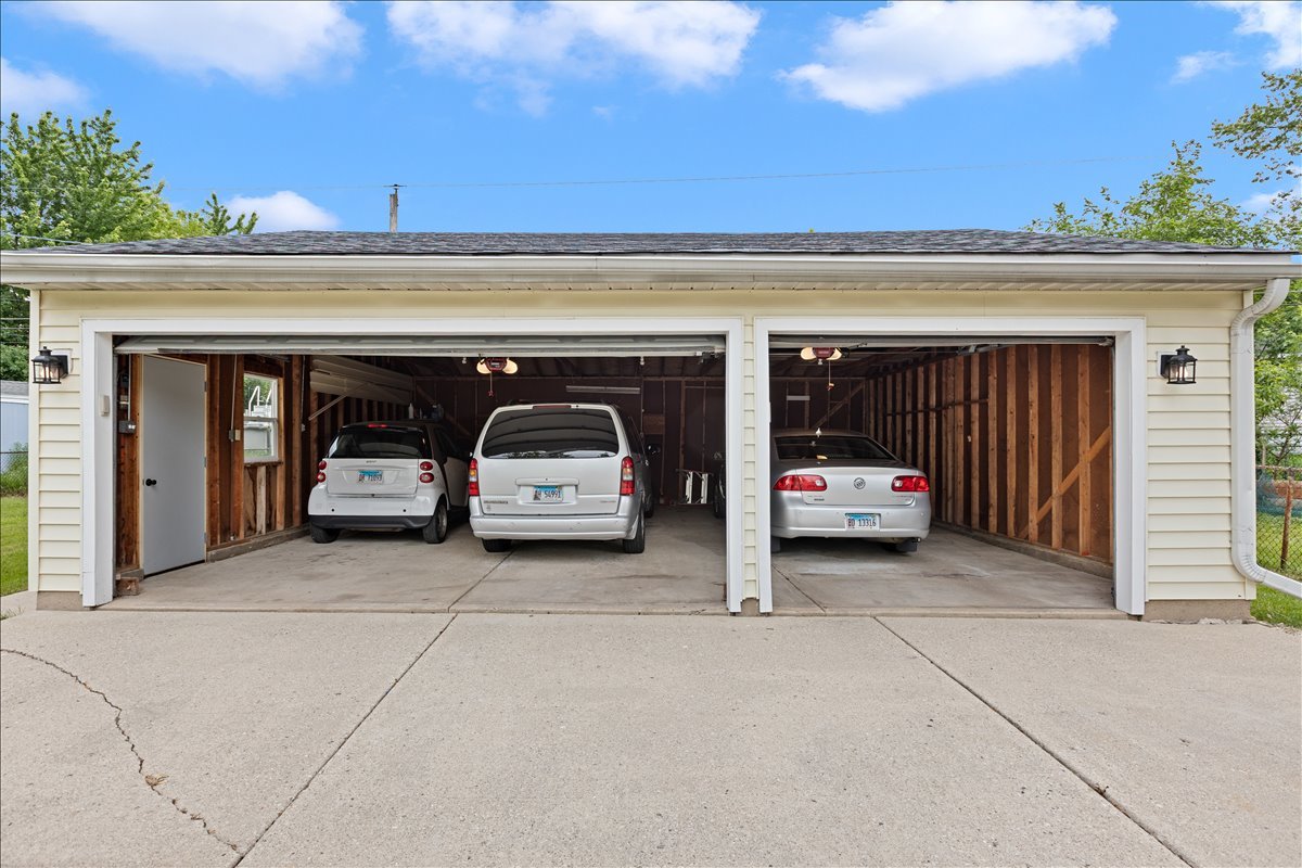 121 Seton Place Streamwood, IL 60107 - Photo 5 of 26