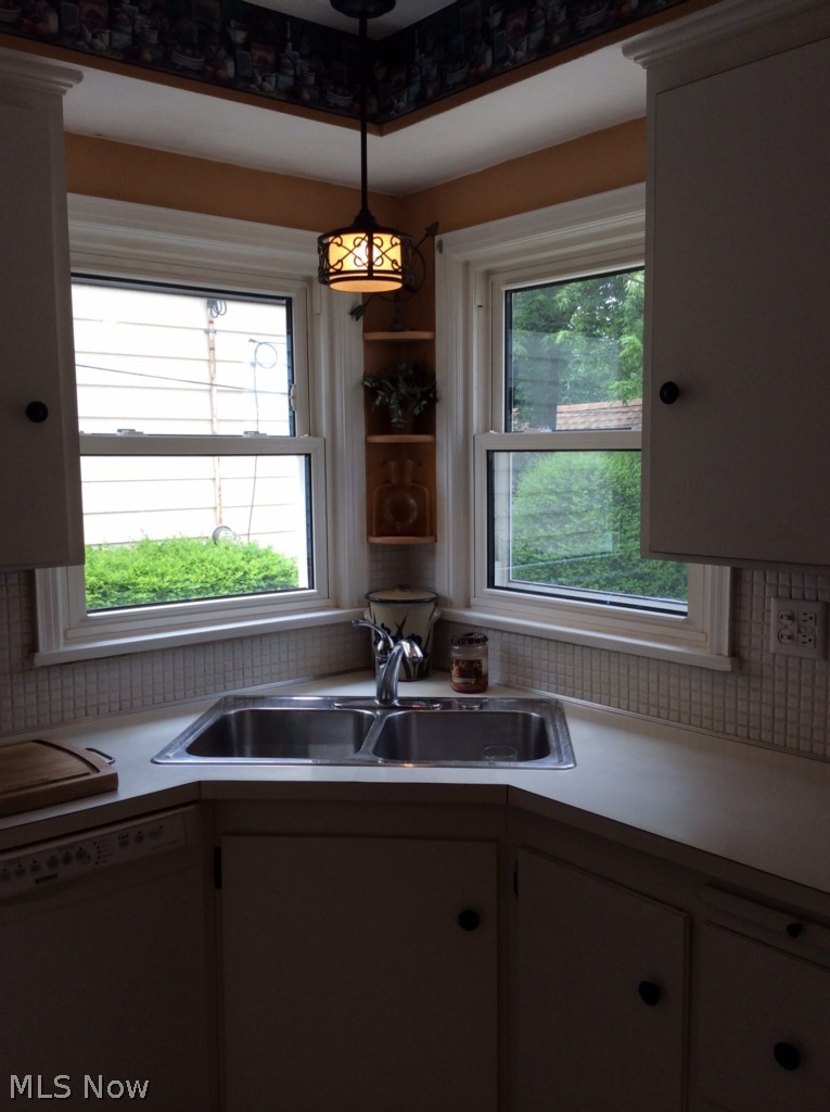 1062 Avondale Road Cleveland, OH 44121 - Photo 10 of 25