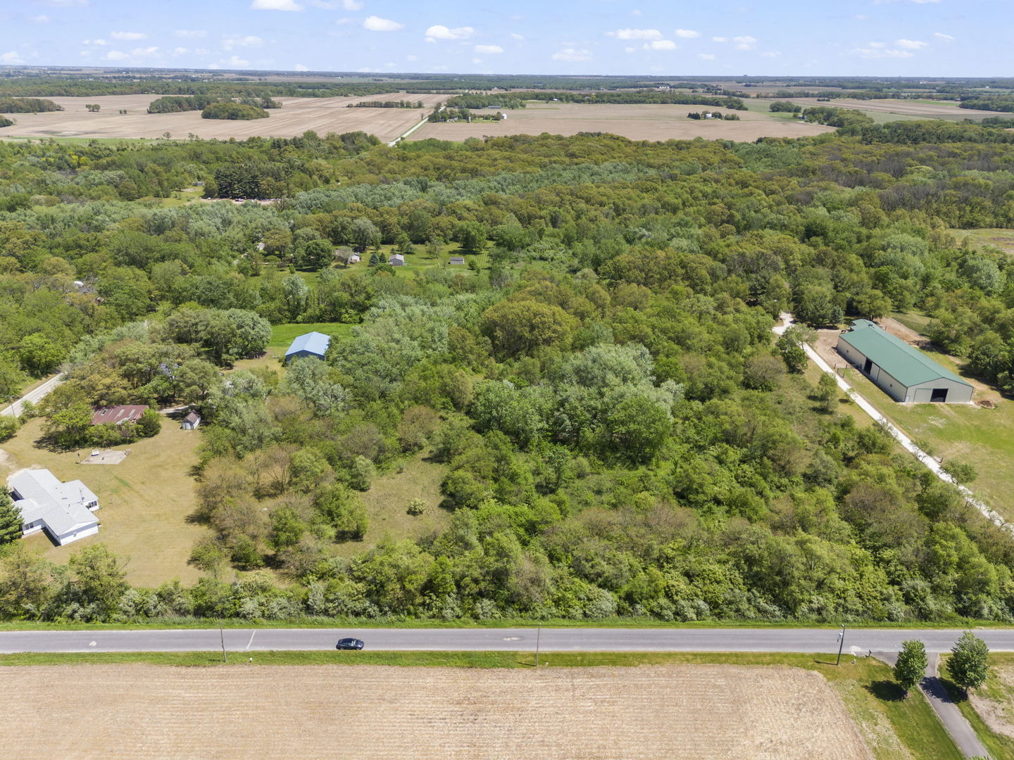 37215 Darby Road Wilmington, IL 60481 - Photo 4 of 10 an aerial view of a yard with houses