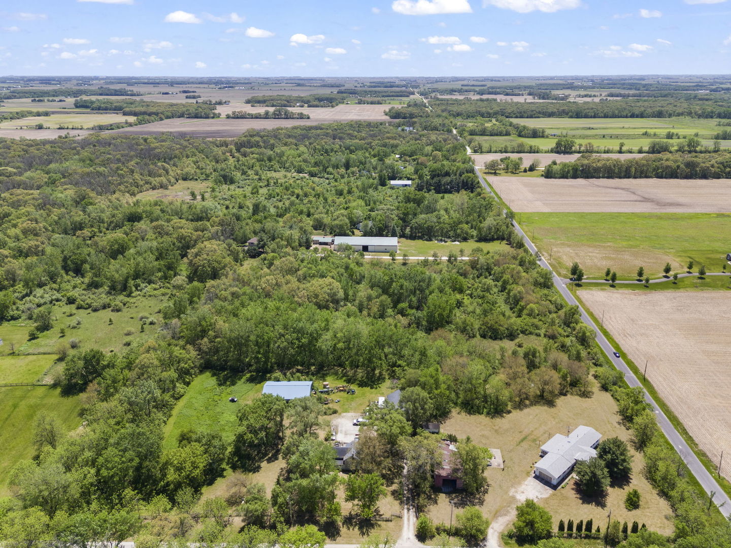 37215 Darby Road Wilmington, IL 60481 - Photo 5 of 10 a view of an ocean and city