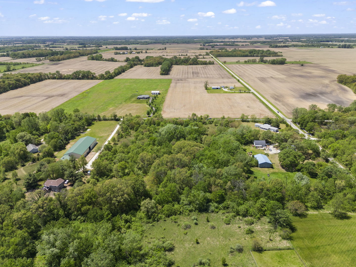37215 Darby Road Wilmington, IL 60481 - Photo 9 of 10 a view of a city