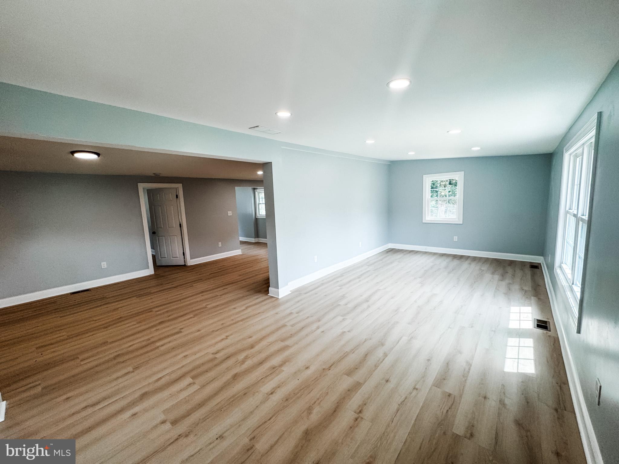 607 Milford Neck Road Milford, DE 19963 - Photo 2 of 23 Living Room