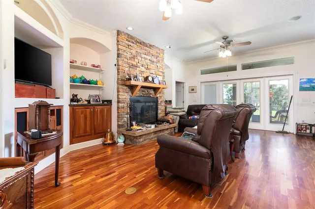 $975,000 | 590 Crescent Street, Umatilla, FL 32784