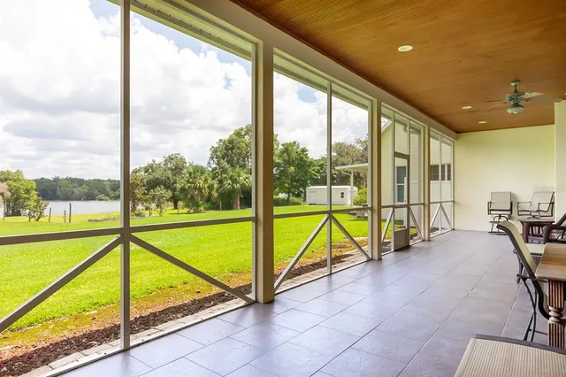 $975,000 | 590 Crescent Street, Umatilla, FL 32784