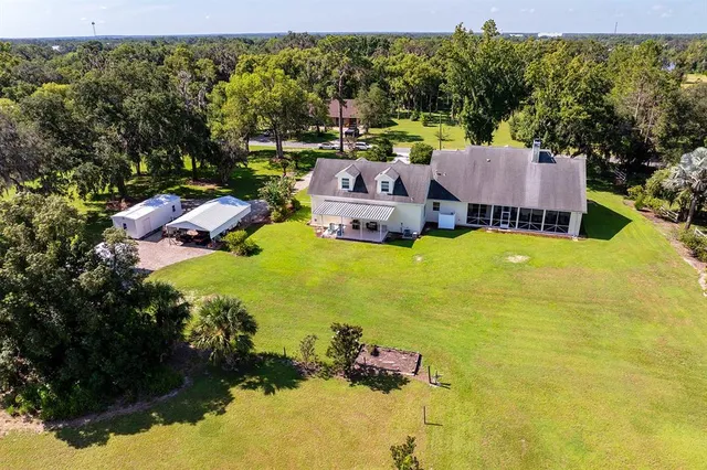 $975,000 | 590 Crescent Street, Umatilla, FL 32784