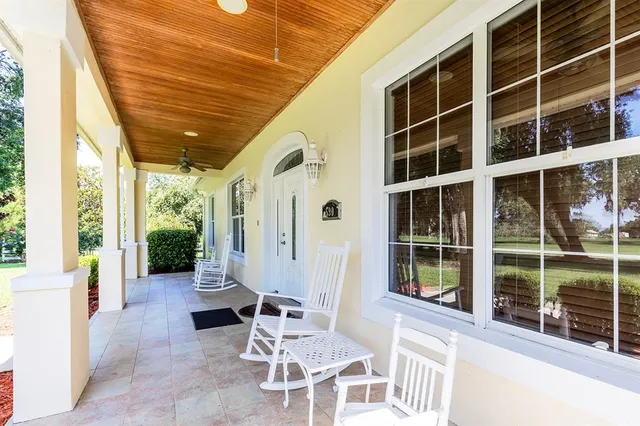 $975,000 | 590 Crescent Street, Umatilla, FL 32784