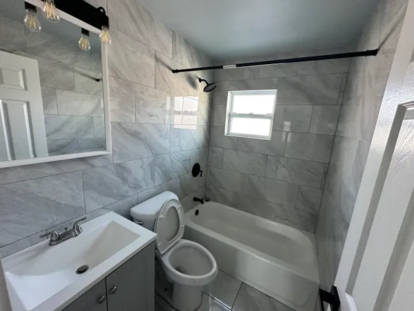 $1,600 | 713 North 23rd Street, Unit A, Fort Pierce, FL 34950