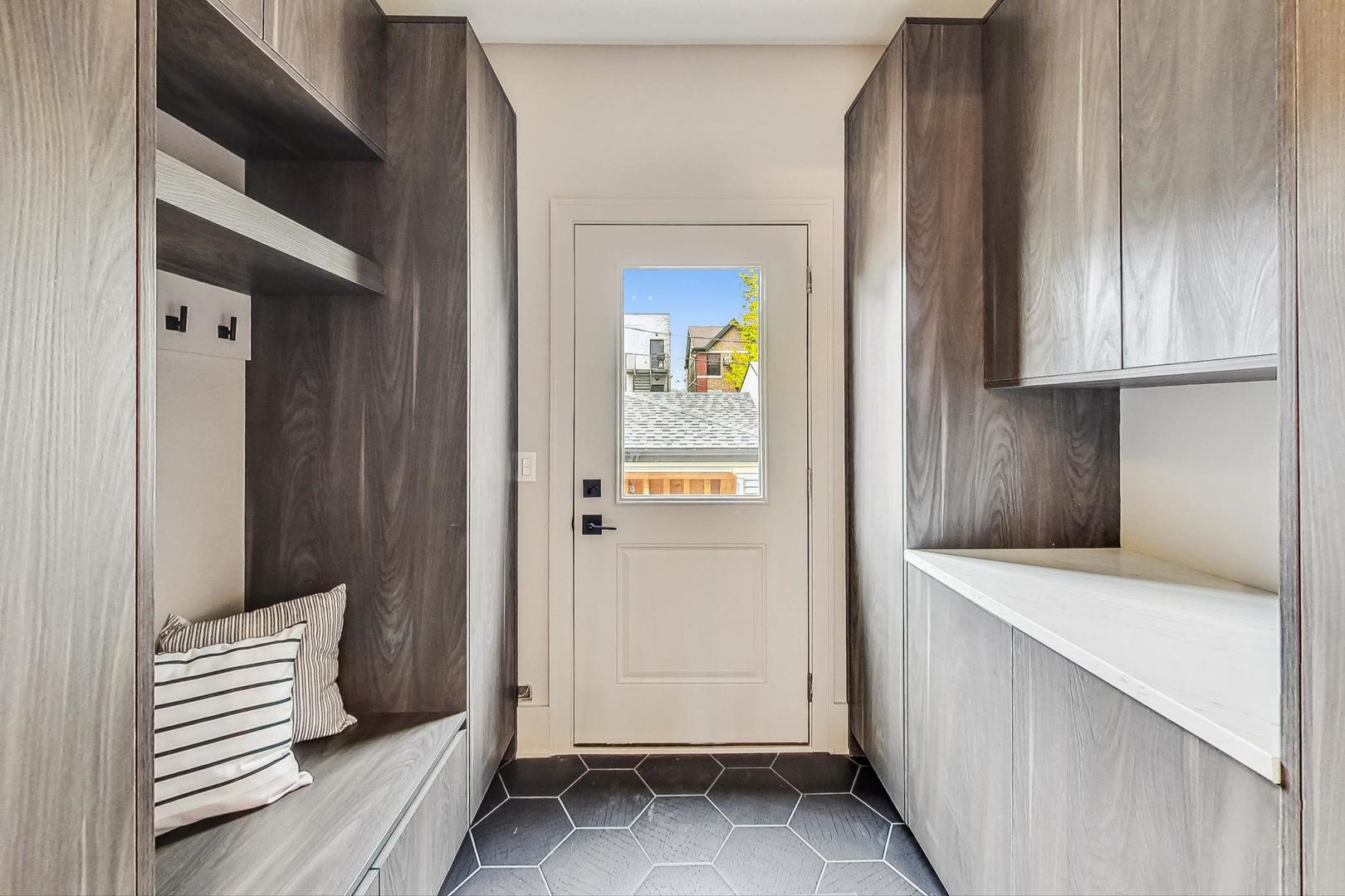 4244 South Champlain Avenue Chicago, IL 60653 - Photo 12 of 34 a view of kitchen and utility room