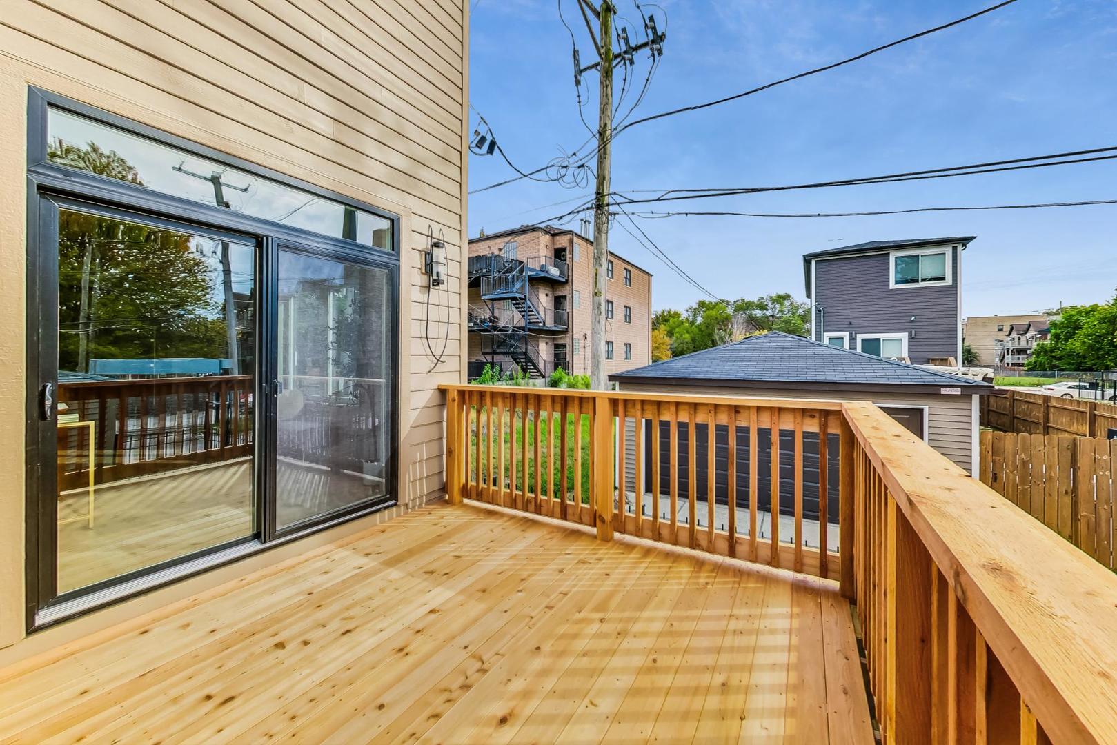 4244 South Champlain Avenue Chicago, IL 60653 - Photo 31 of 34 a view of a balcony