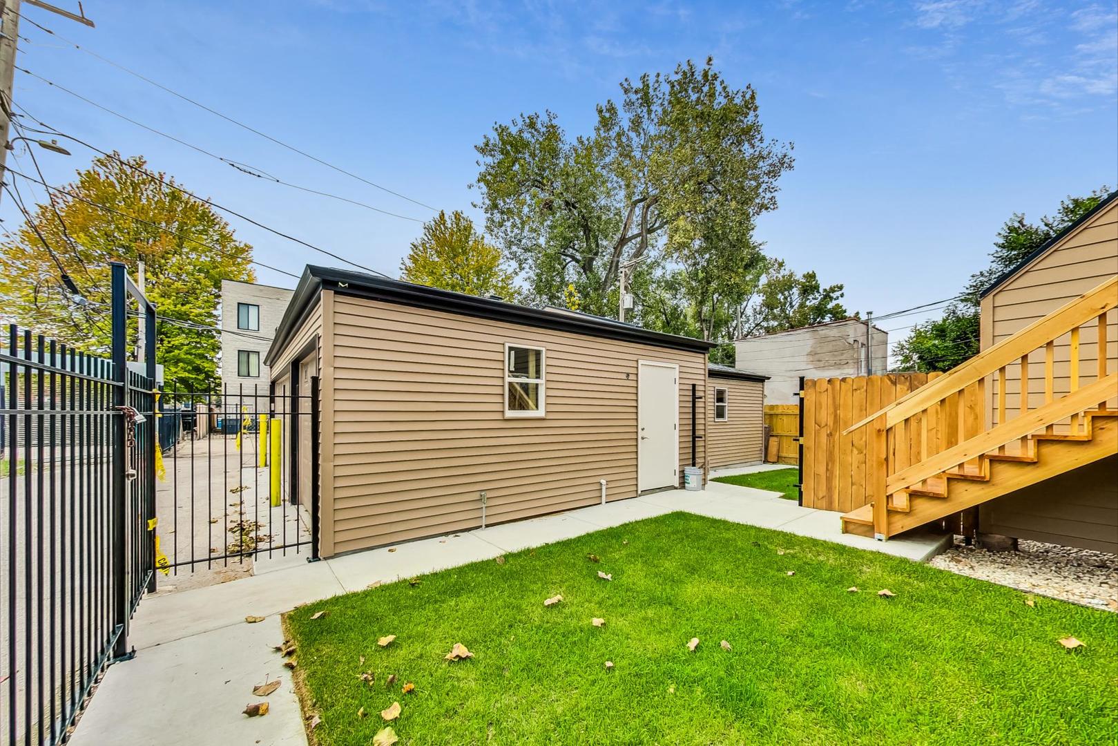 4244 South Champlain Avenue Chicago, IL 60653 - Photo 33 of 34 a view of a house with a backyard