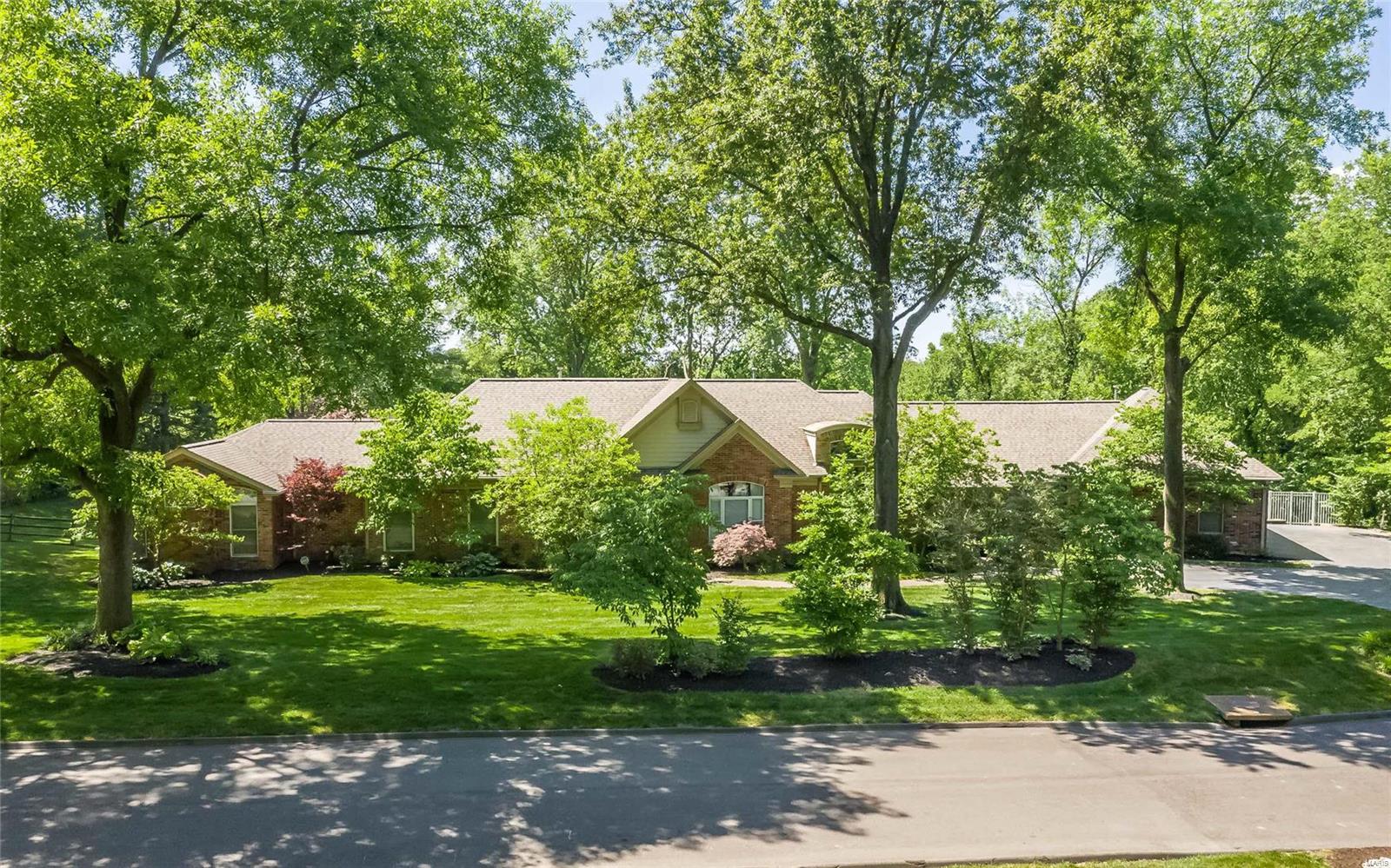 514 Fox Ridge Road Frontenac, MO 63131 - Photo 2 of 52 Gallery Image 2