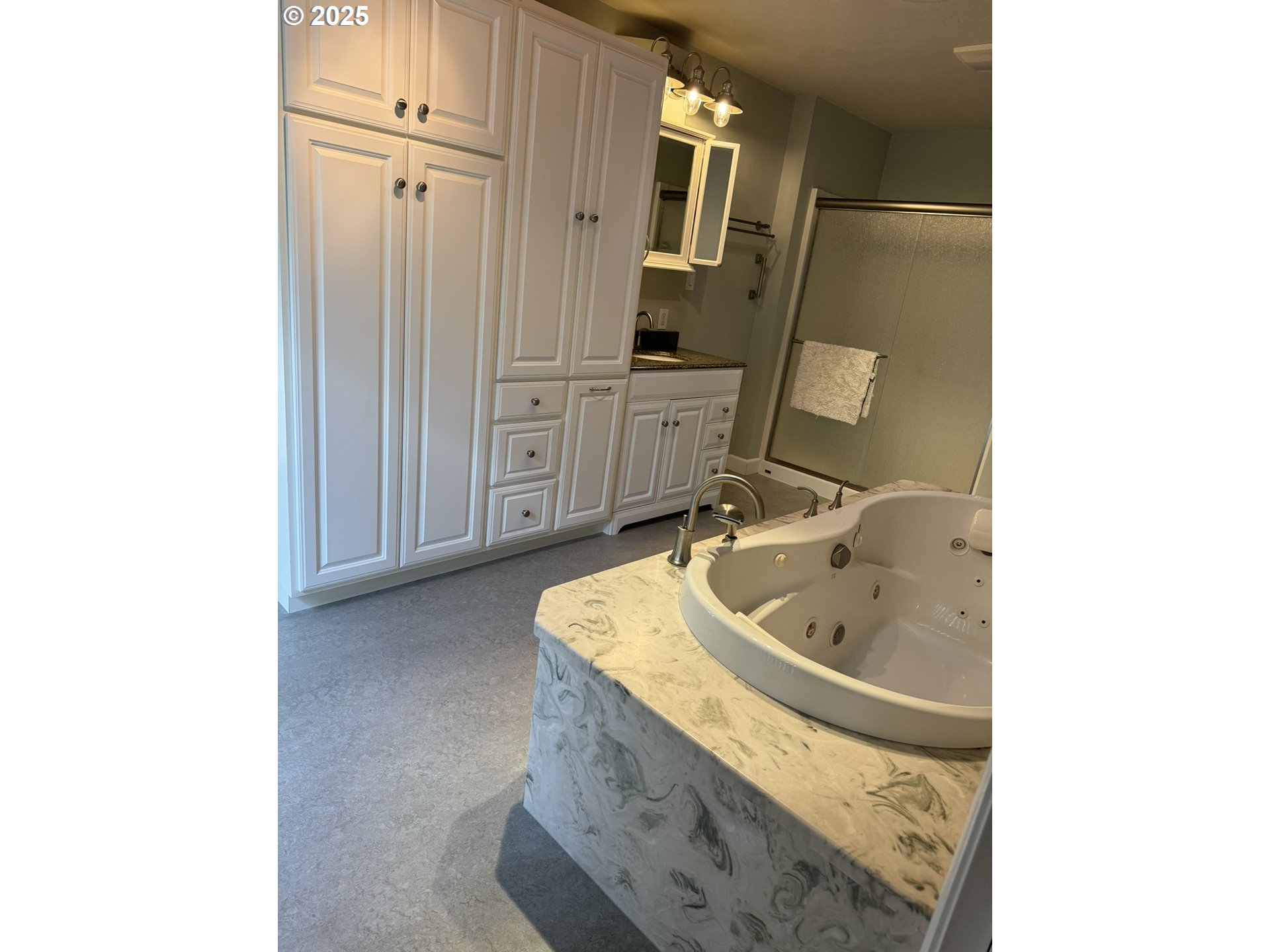 810 East 20th Avenue Eugene, OR 97405 - Photo 15 of 30 a bathroom with a sink and mirror