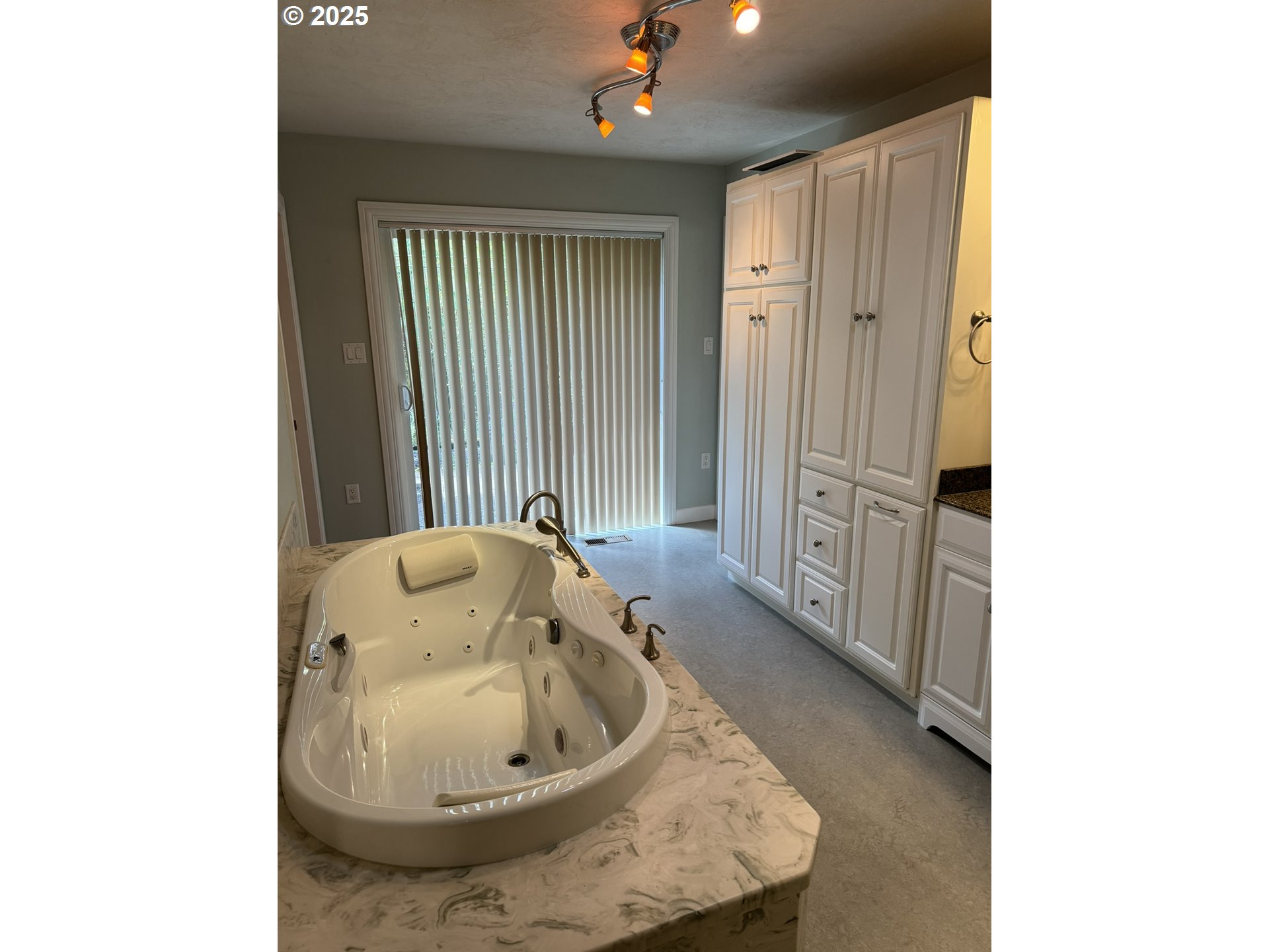 810 East 20th Avenue Eugene, OR 97405 - Photo 17 of 30 a view of a bedroom with a tub and sink