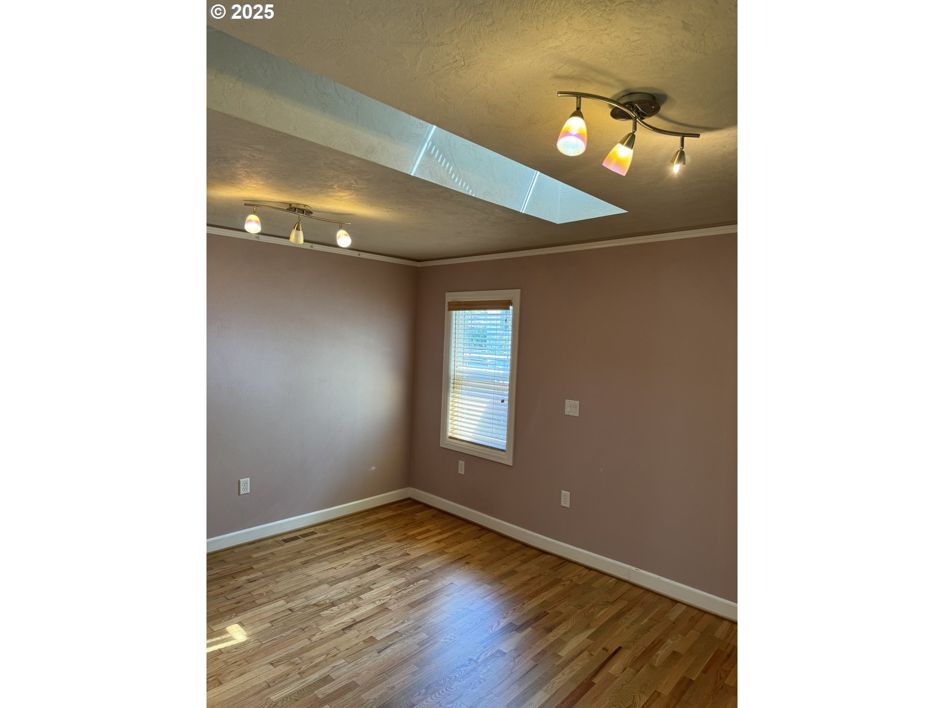 810 East 20th Avenue Eugene, OR 97405 - Photo 19 of 30 a view of an empty room