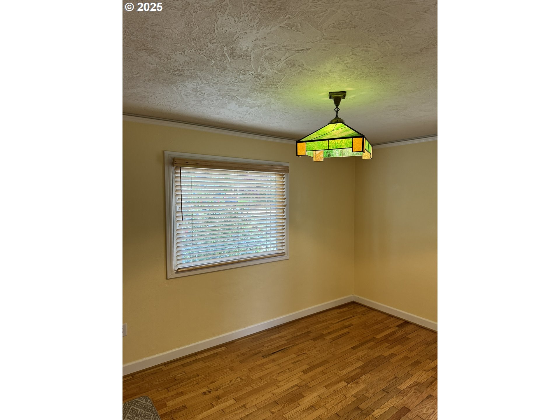 810 East 20th Avenue Eugene, OR 97405 - Photo 25 of 30 a view of empty room with a window
