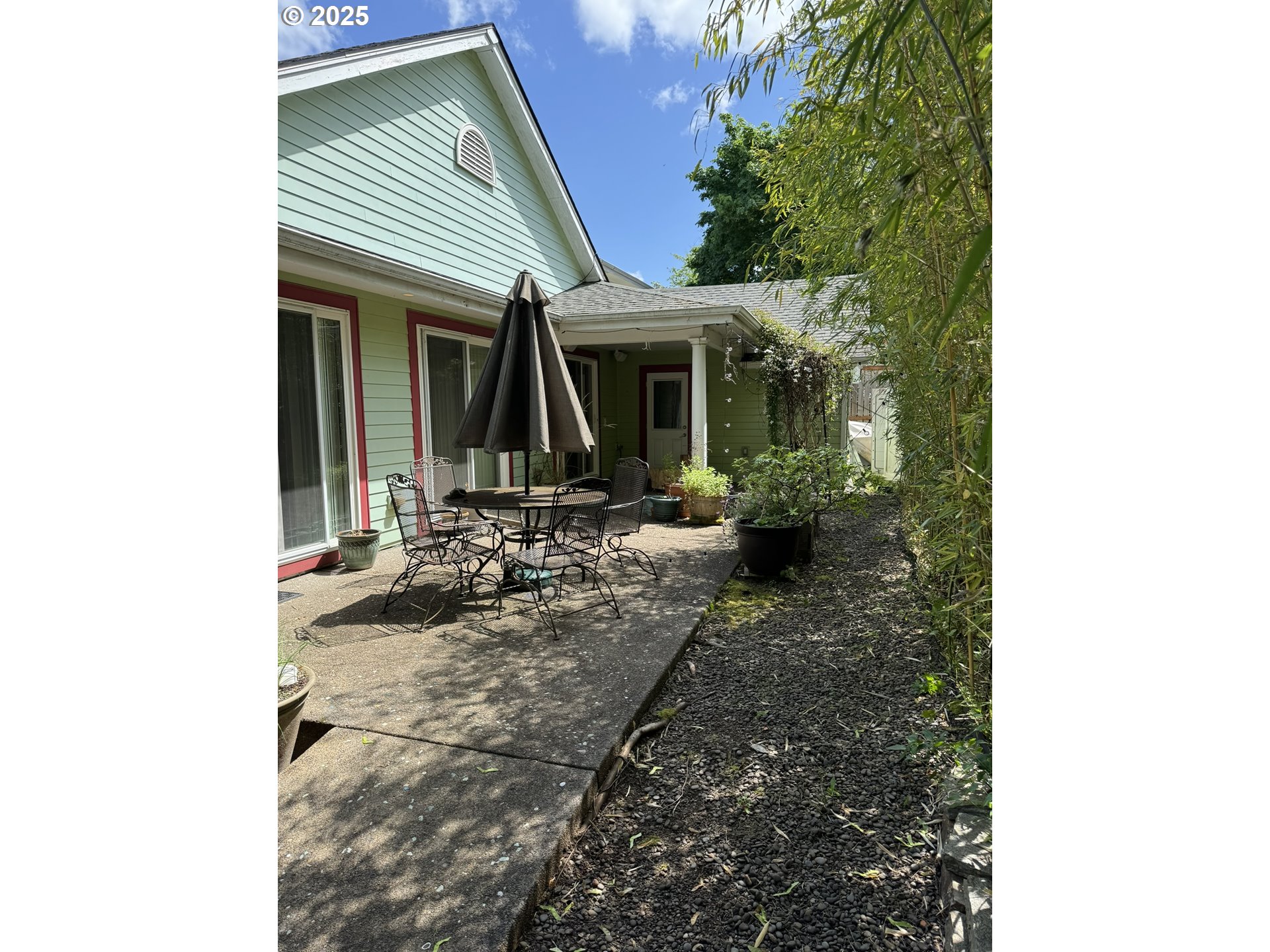 810 East 20th Avenue Eugene, OR 97405 - Photo 28 of 30 a front view of a house with garden