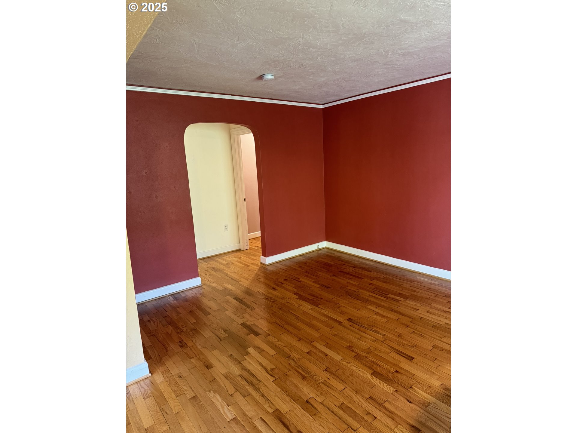 810 East 20th Avenue Eugene, OR 97405 - Photo 8 of 30 a view of an empty room