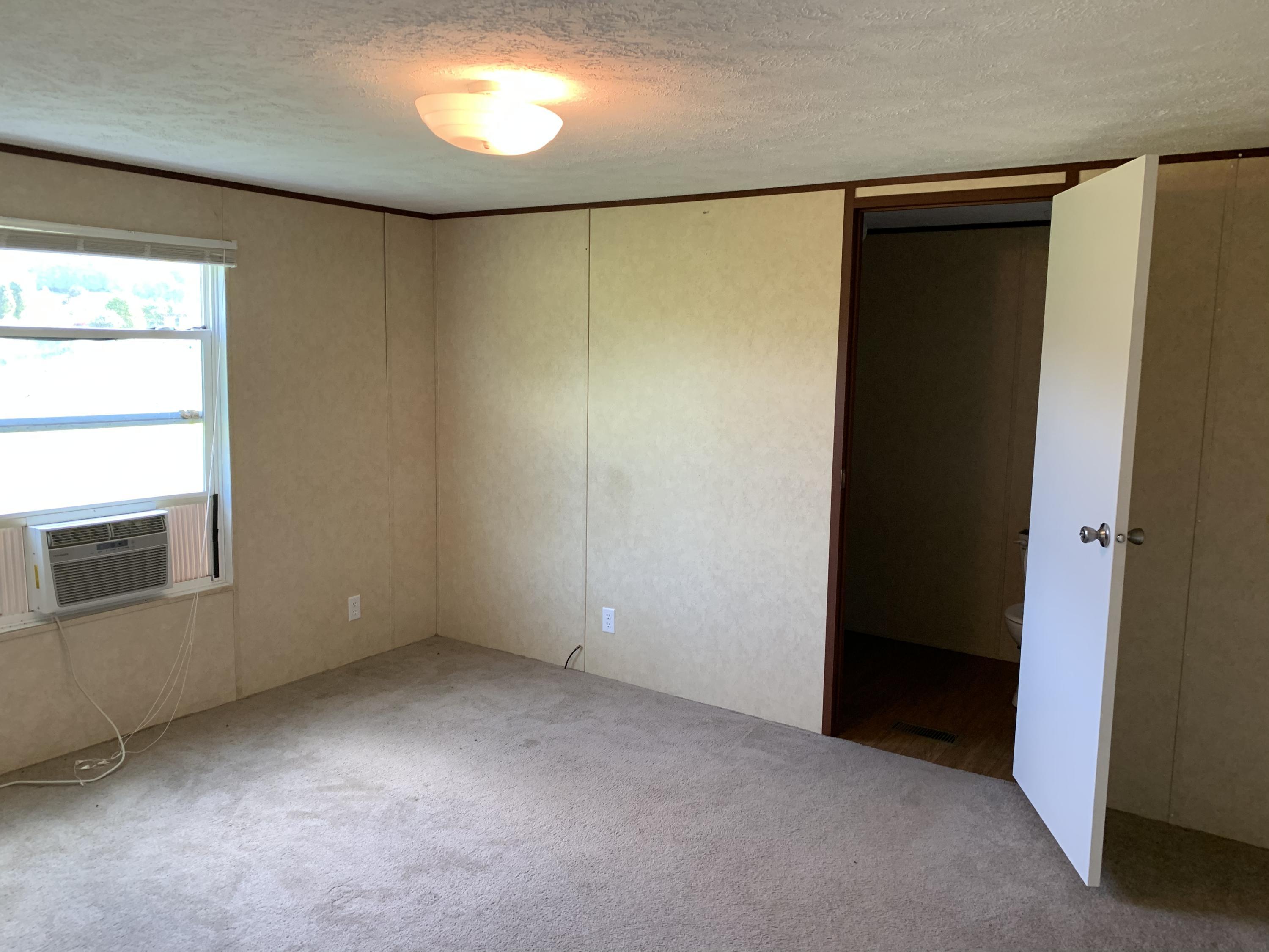 430 Potter Shop Road Nancy, KY 42544 - Photo 13 of 22 80DF2BAB-33BD-4EC2-95D3-DBB3F0914A0D<|>P