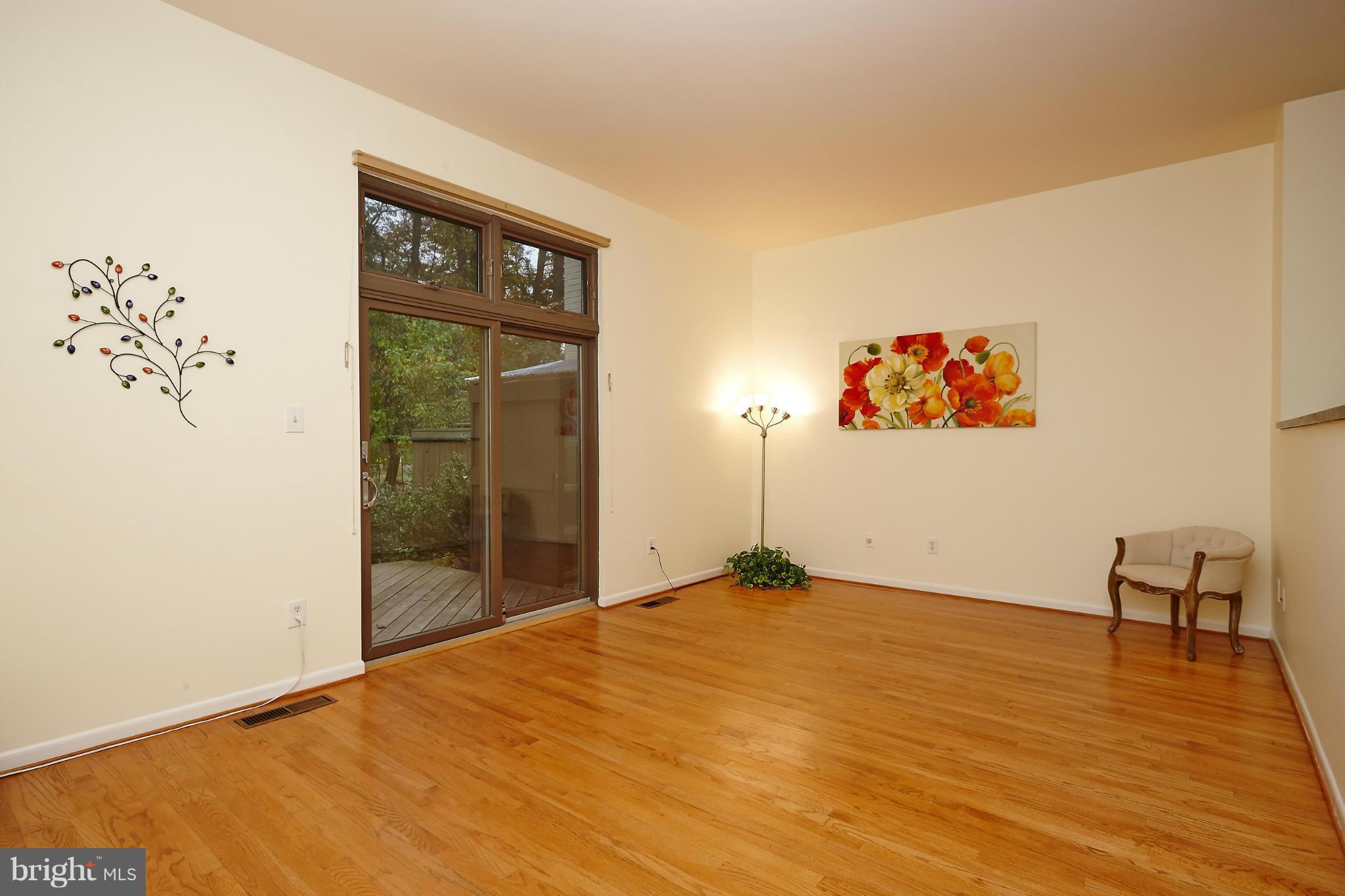2015 Golf Course Drive Reston, VA 20191 - Photo 11 of 30 Living Room