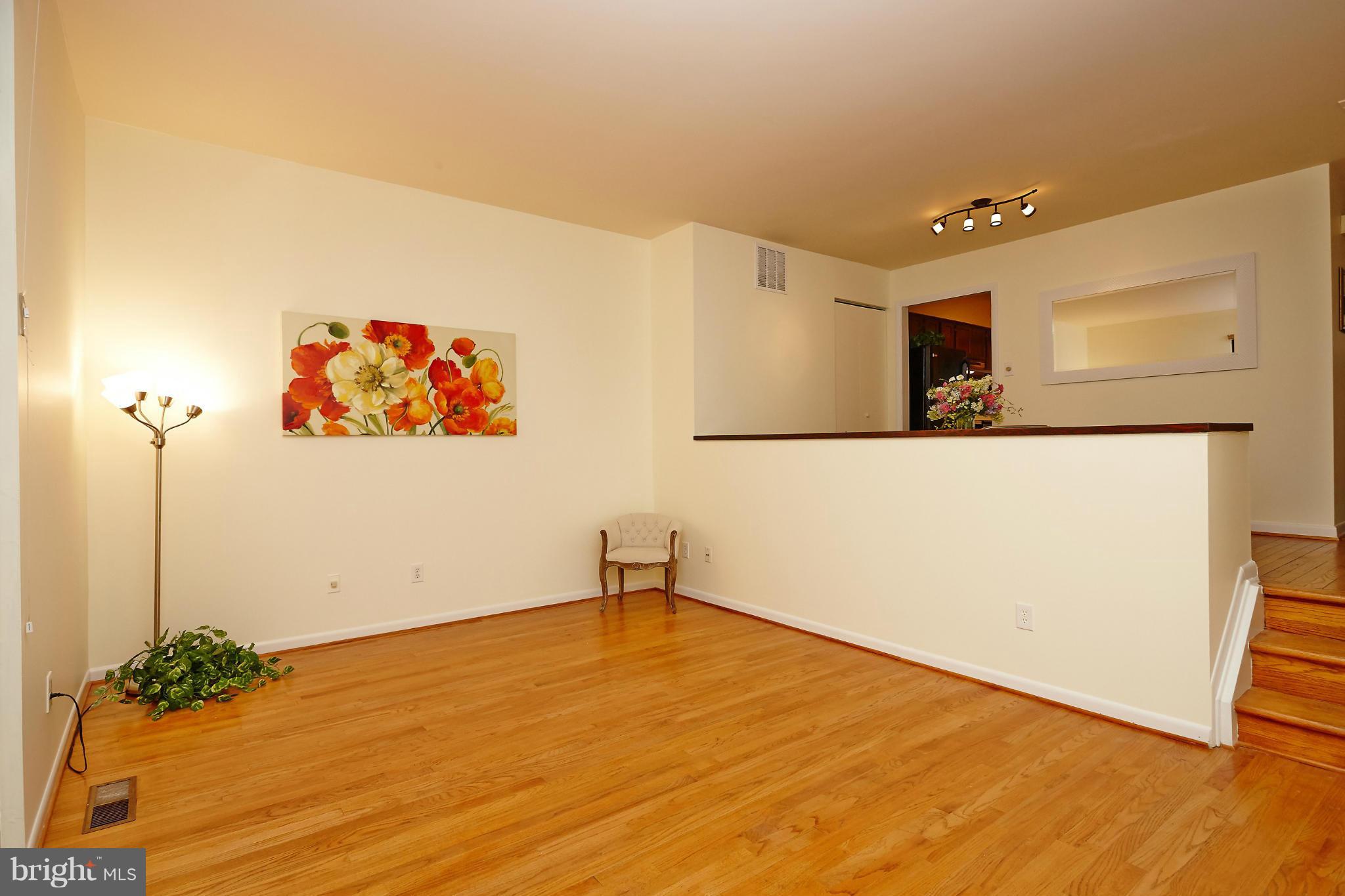 2015 Golf Course Drive Reston, VA 20191 - Photo 15 of 30 Living Room