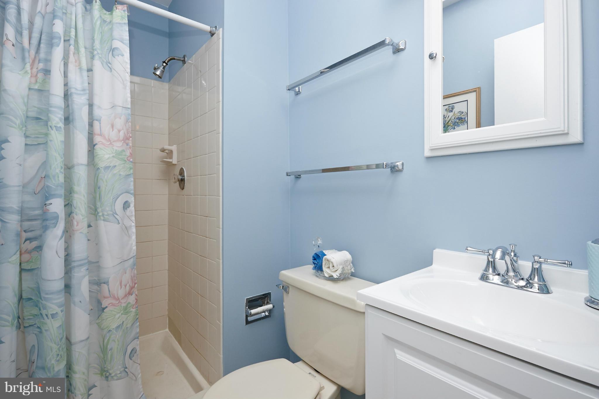 2015 Golf Course Drive Reston, VA 20191 - Photo 20 of 30 Bath (Master)