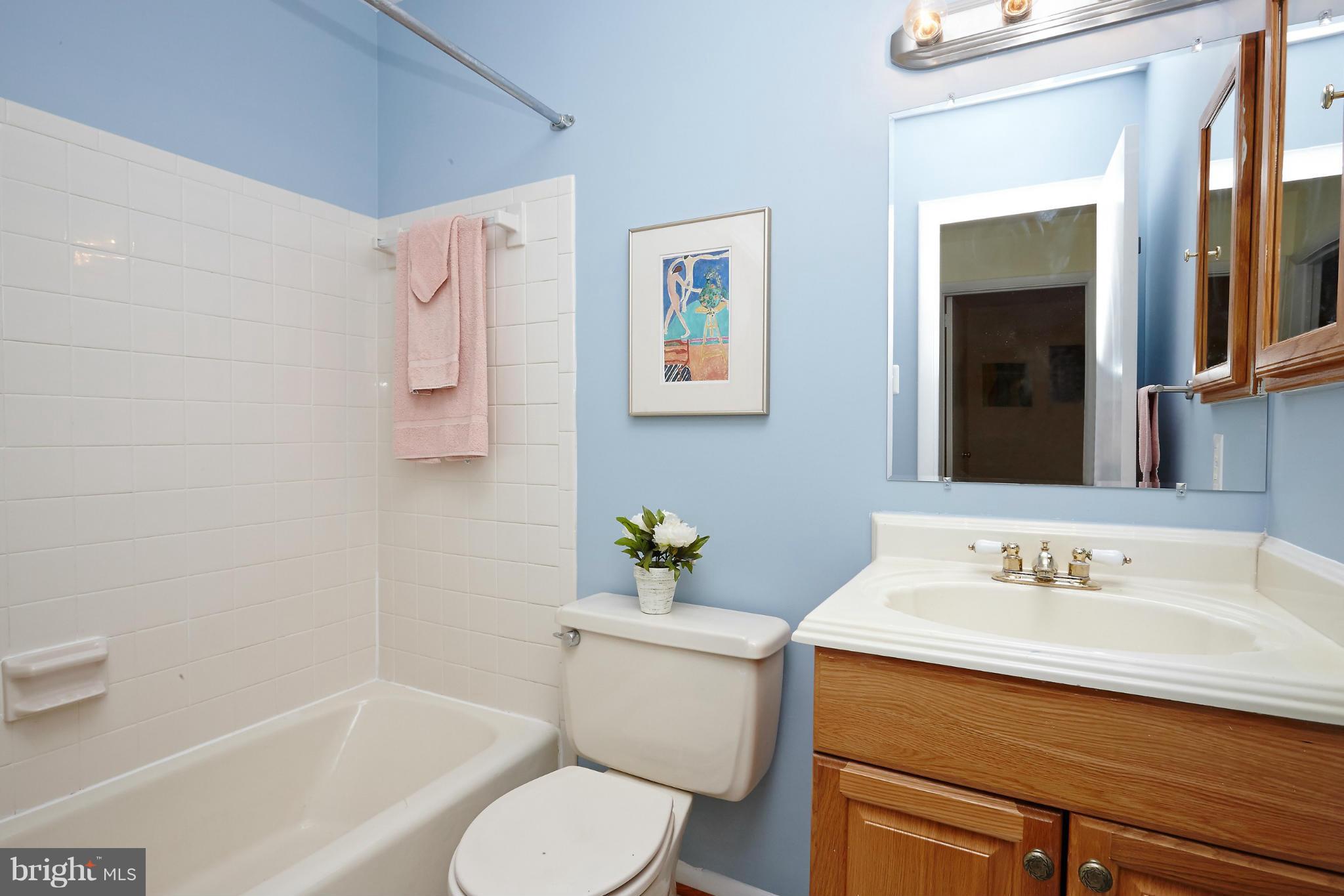 2015 Golf Course Drive Reston, VA 20191 - Photo 23 of 30 Bath Upper Hall